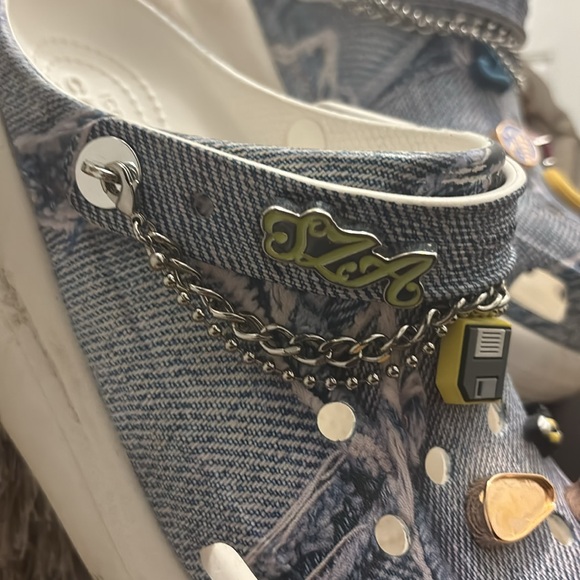 COPY - SZA Crocs (platforms) - Picture 3 of 4